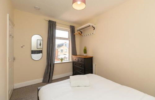 Newcombe - Sleeps Up to 8 - Close to Northampton Town Centre & Train Station - Fast Wifi, Free Parking, SmartTV with Netflix by Centro Stays - Foto 11