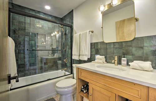 Renovated Carrboro House with Deck and Fire Pit! - Foto 21