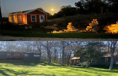 Private Cozy Hideaway with Deck Escape Austin 35mi - Photo 1