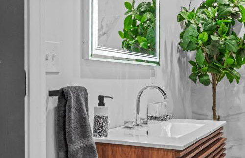 NFL Game-Day Base South Side near Acrisure - Foto 37