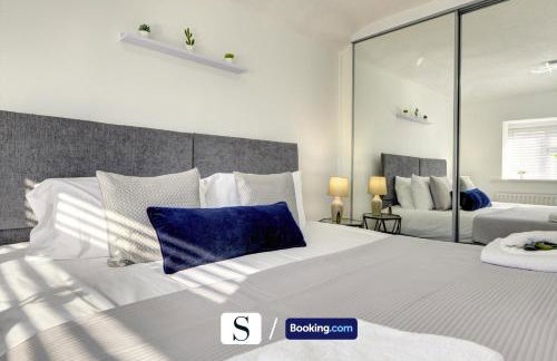 LastMinOffer 10pc Off I A Lovely Executive Home for Families or Contractors I A Lovely Garden and Parking Space I Wifi I Early check-in or Long Term Rates Available I SILVA Short Term Lets 4 out of 5 from over 650 stays - Photo 5