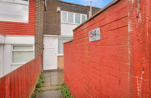 Spacious 4 Bedroom House with Parking - Foto 44