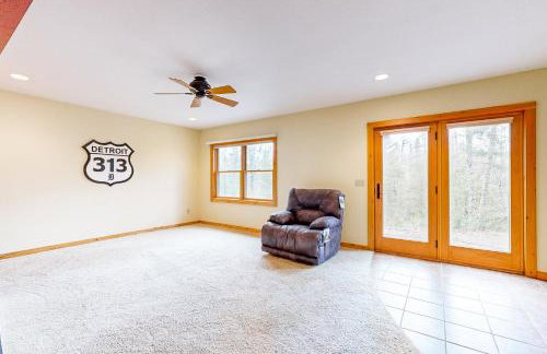 Steps to Sturgeon River! Dog-Friendly Nature Haven - Foto 17