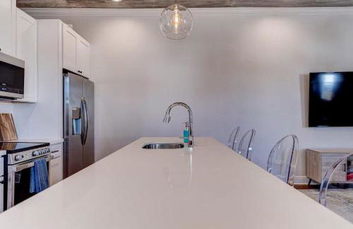 Spring Festival Stay Mid-City w Pool Balcony - Foto 15