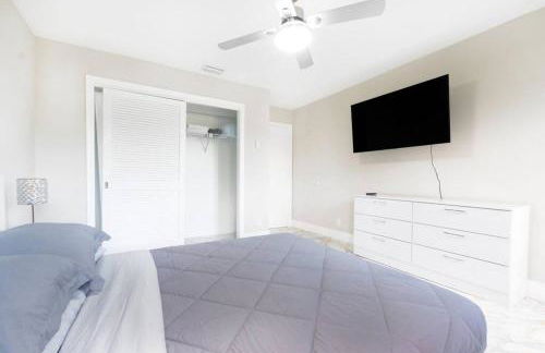 Modern Lakefront Home - Foto 19