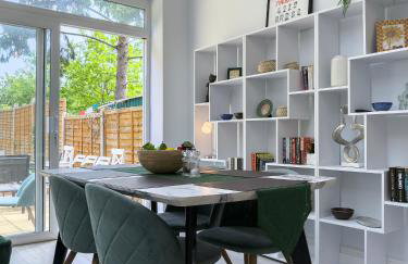 5 Bedroom, 3 Bathroom Modern House with Garden near Hampstead Heath Sleeps 10 - Foto 15