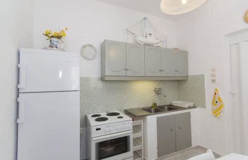 Wave Lullaby, Peaceful Beachfront Retreat in Paros - Photo 32