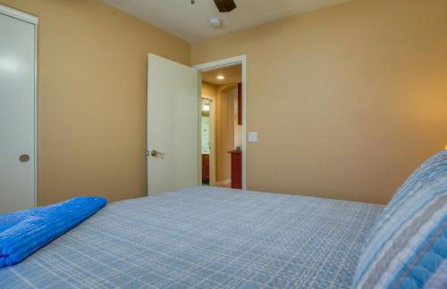 Fenced Backyard and Fire Pit Bright Peoria Home! - Foto 17