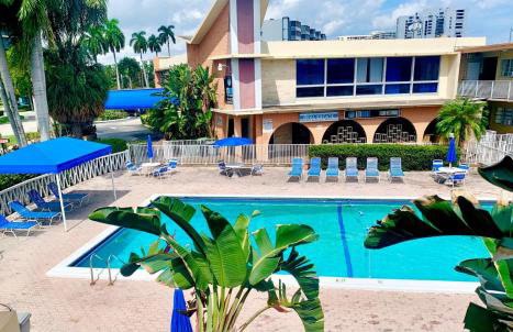 Walk to the beach, Studio, with Pool and FREE Parking - Foto 28