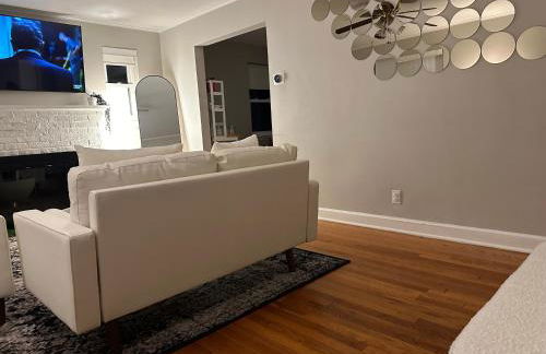 Single Family House in Arlington - Photo 1