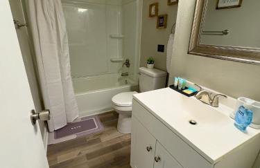Portsmouth 2BR 1BA Getaway - Foto 25