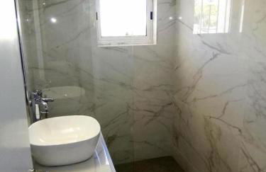 Comfortable Apartment Close to the Airport - Photo 13