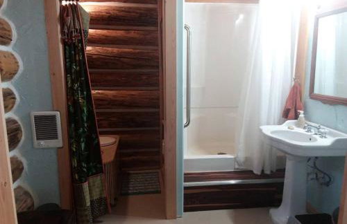 Sanctuary Farm Log Cabin Mountain Getaway, Alberton, MT - Foto 23