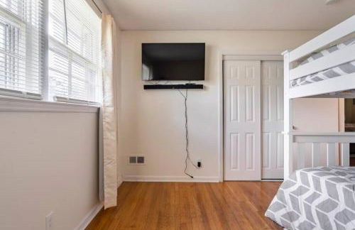 Updated home near Fort Jackson - Foto 3