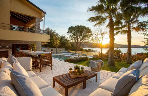 Villa Barotul with pool - Photo 9