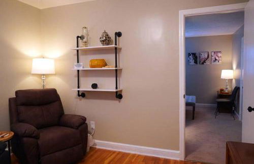 Spacious Pet Friendly Home - Photo 43