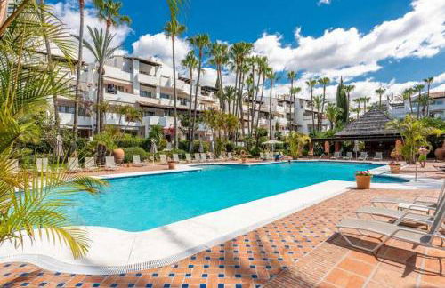 BRIGHT NEW APARTMENT IN PUENTE ROMANO - Foto 11