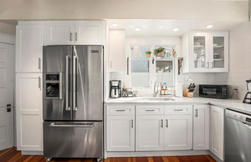 Historic Home and Cottage with Seaport View - Foto 13