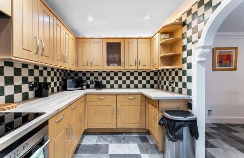 Purley House-Sleeps 8-Near Gatwick-Games Room - Foto 32