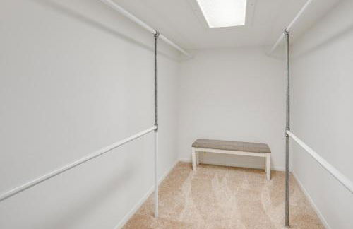 Waterfront Getaway on Lake Elsinore with Swim Spa - Foto 26