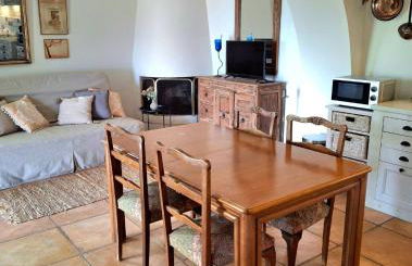 Aga's Seaview Cottages - Photo 8