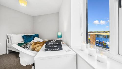 Modern & Cozy Private Double Room - Shared House by AltoLuxo Short Lets & Serviced Accommodation with Free WiFi & Parking - Foto 3