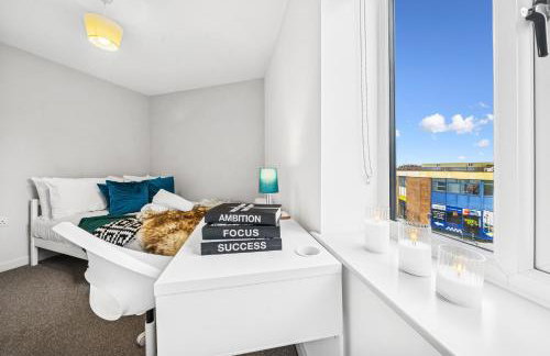 Modern & Cozy Private Double Room - Shared House by AltoLuxo Short Lets & Serviced Accommodation with Free WiFi & Parking - Foto 3