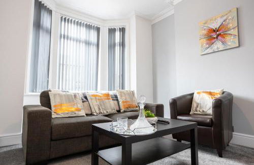 Cheadle village - Photo 44