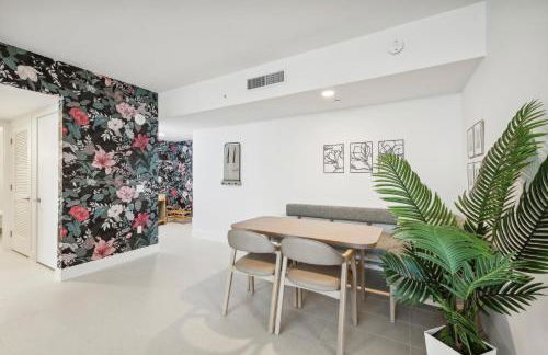 Stunning Lux 2 Bed 2 Bath with Panoramic View from Balcony - Foto 23