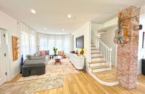 Renovated home seconds from town - Foto 19