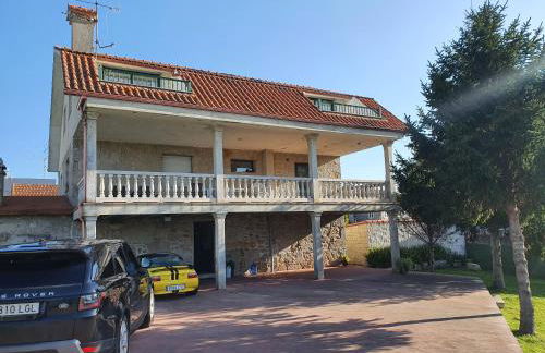 Precioso chalet cerca de la playa de Samil - Foto 1