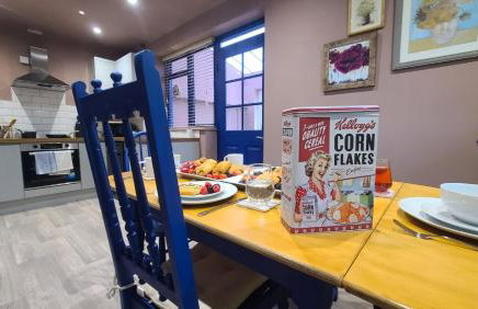 Dovetails, short drive from Alton Towers and Uttoxeter racecourse Games room with Wii and football table - Foto 41