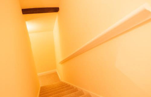 The Wellington - Stylish 3-Bedroom House, Sleeps 8, Ideal for Professionals - Photo 56