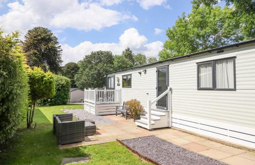 Woodlands Lodge - Photo 1