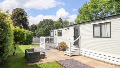 Woodlands Lodge - Photo 1