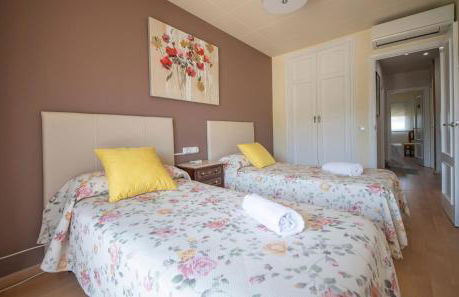 TarracoHomes, TH156 Casa Roser Familiar y con Piscina Compartida - Photo 5