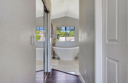 Stunning Hilltop 5BR With View And Hot Tub! - Foto 41