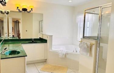 Family Vacation Home in Quiet Community with Private Pool and Spa - Foto 39