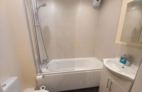 Modern large 2 Bed whole apartment - Free parking - Ground floor - Central Beeston - Foto 8