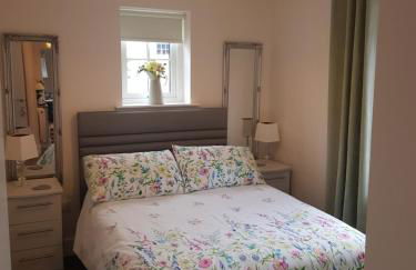 Olavat Cottage detached property with parking - Photo 16