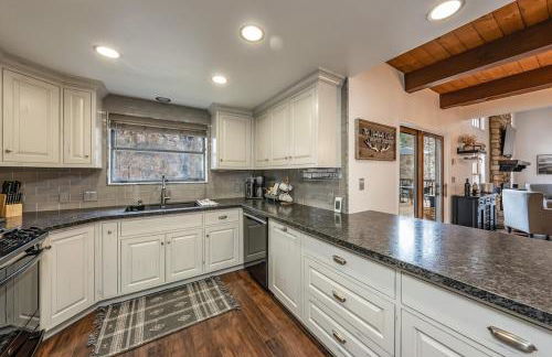 Creekside Cabin - Pup-Friendly with AC - Foto 3