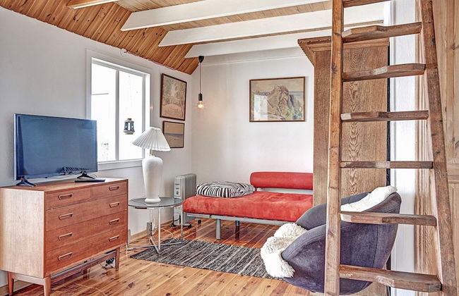 Sunlit Holiday Home in Bornholm near Sea - Photo 9