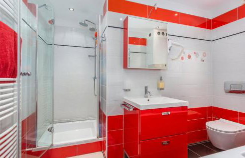 Villa With Pool, Jacuzzi, Sauna, Fitness, Playground & Wine Cellar - Photo 48