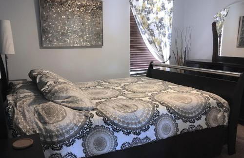 Sunny South Facing Pool with Hot Tub and Lake View Near Disney - Foto 17