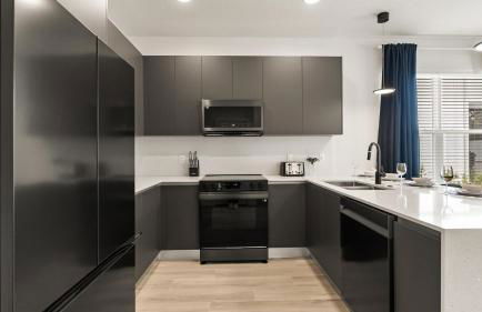 Contemporary 4BR Townhome with Pool & Themed Rooms - Foto 11