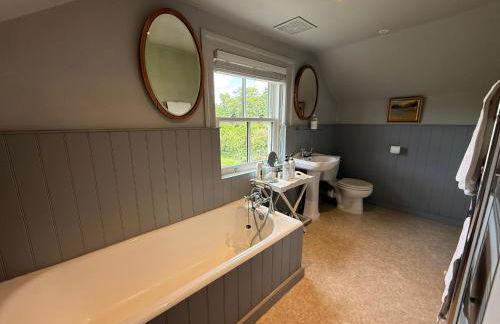 Tranquil Seaside Cottage by NewFo - Photo 36