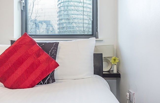 Canary Wharf Luxury Apartments - Photo 37