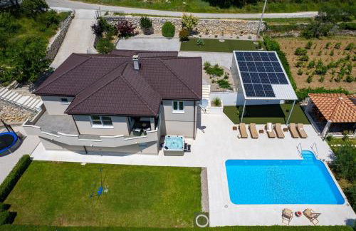 VILLA BEYBE with Jacuzzi, large private pool 50m2, BBQ,free WIFI, 3 bedrooms - Foto 13