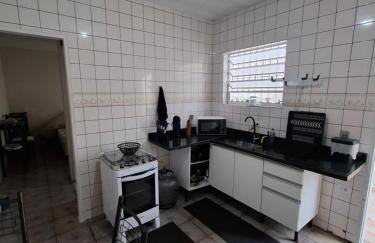 Casa com churrasqueira e piscina - Foto 2