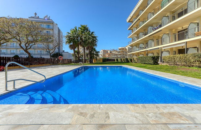 Apartment in Roses by the Beach With Pool - Photo 19